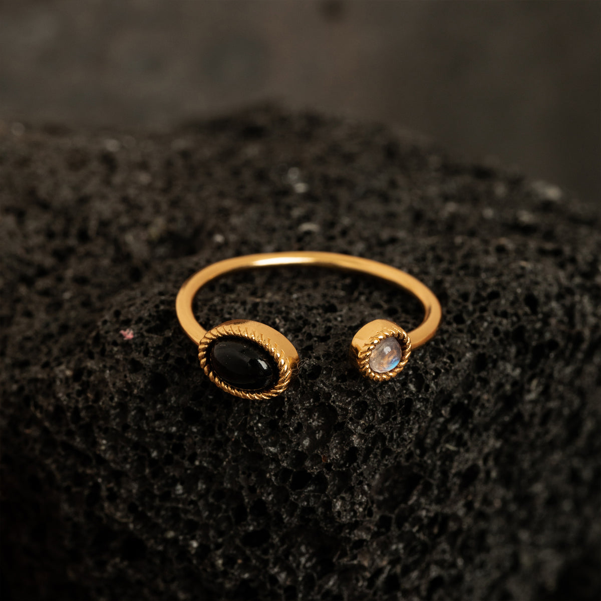Bague Claire Onyx Noir/ Pierre de lune blanche