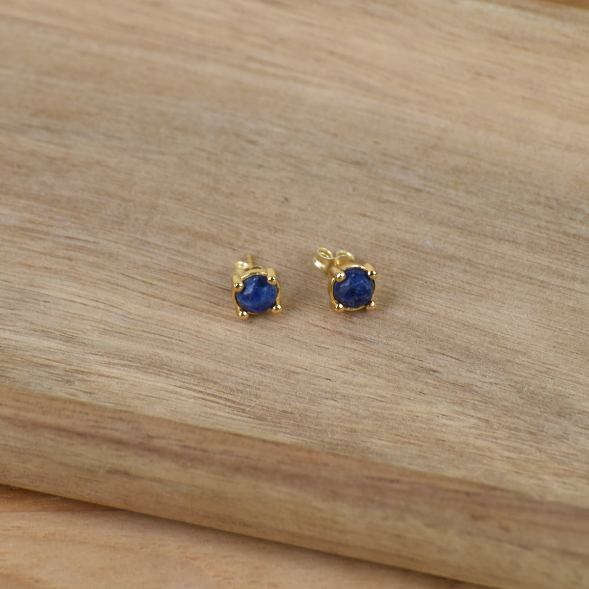Boucles d'oreilles Nelly Sodalite Or.