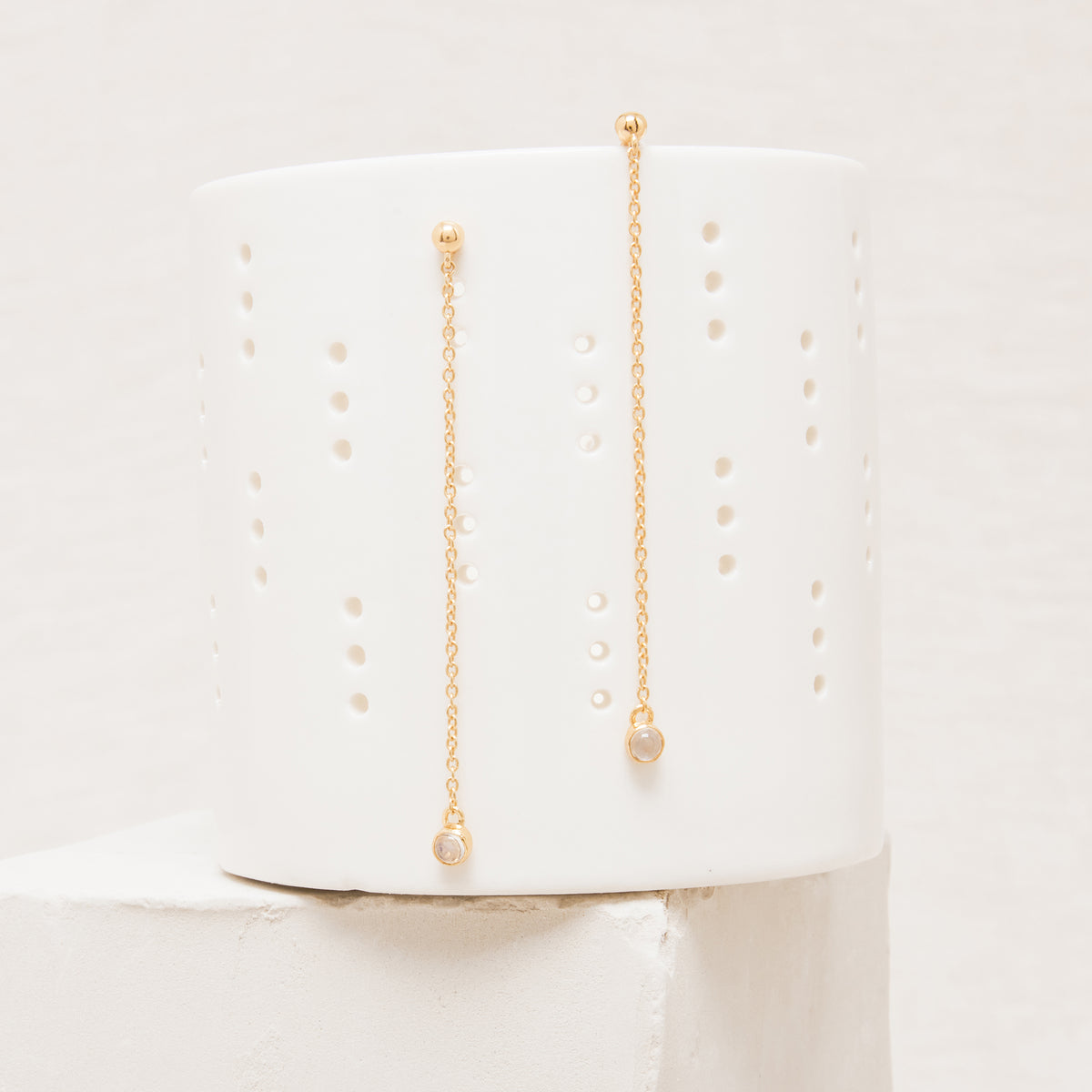Boucles D'Oreilles Amrita Pierre De Lune Blanche