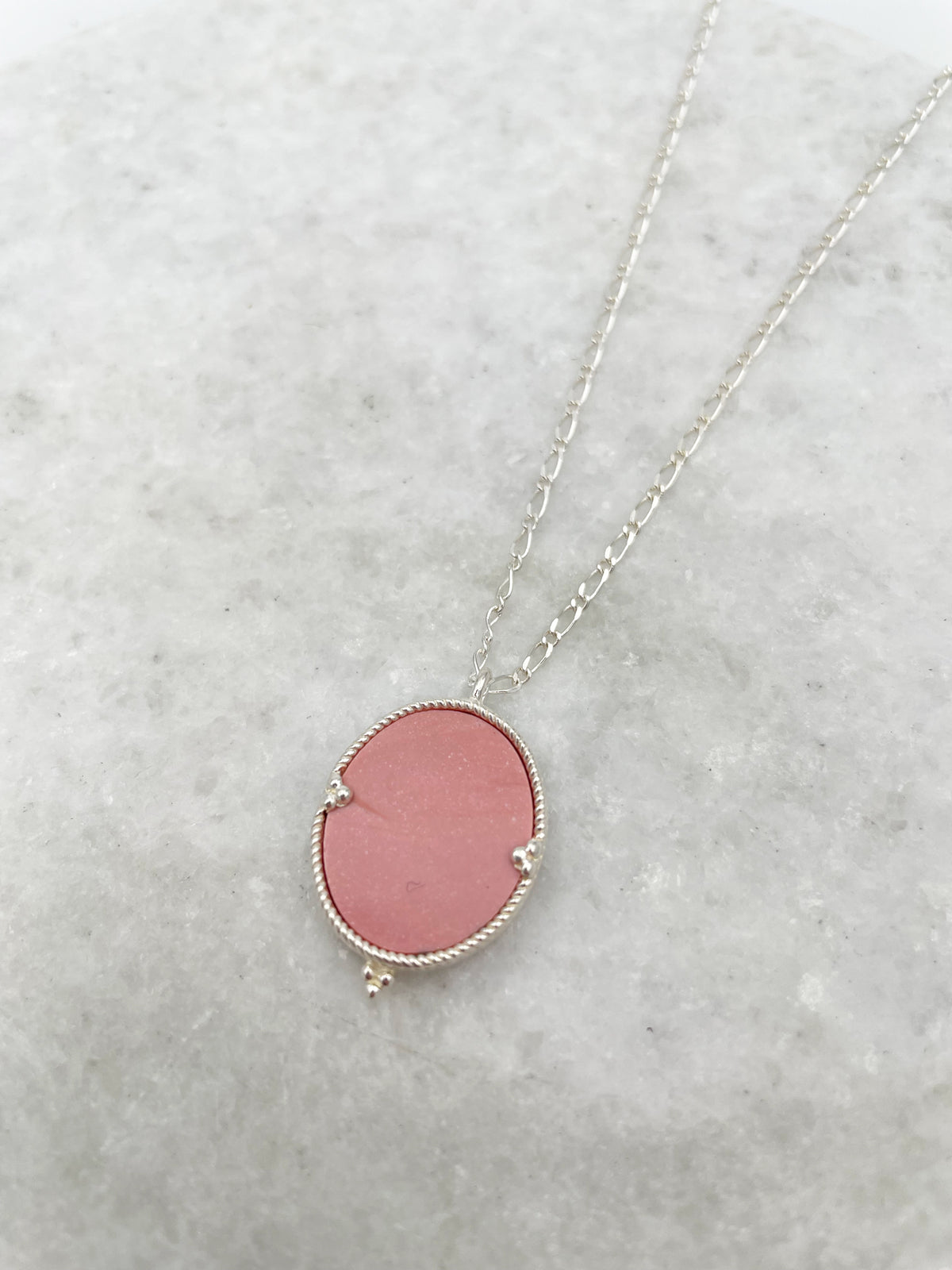 Collier Audrey Opale Rose Argent.