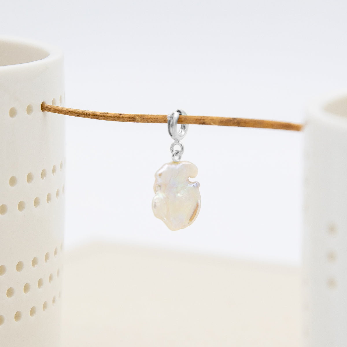 Pendentif Grande Goutte Perle blanche.